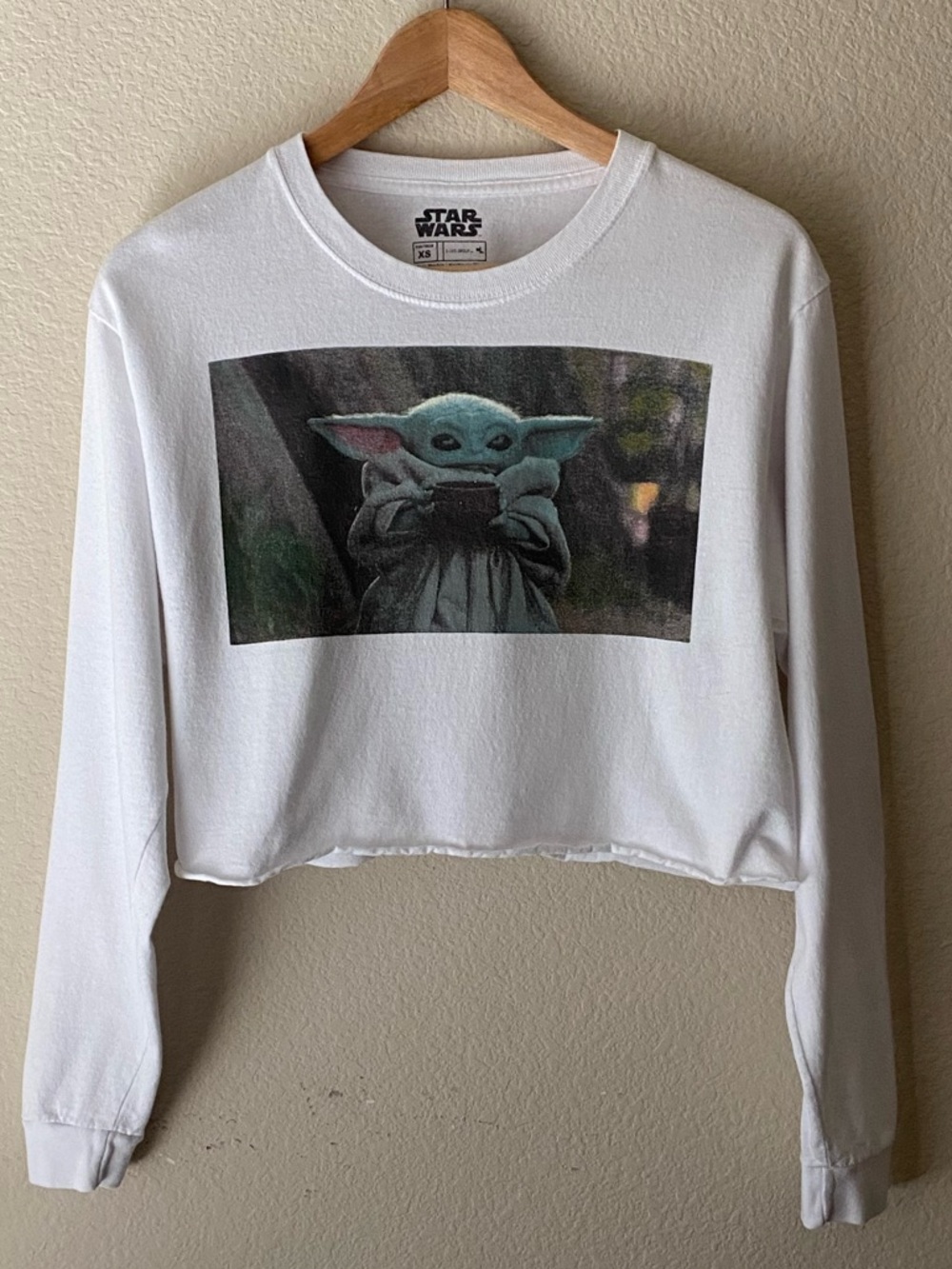 Star Wars Women's Top XS White Baby Yoda Grogu Mandolarian Long Sleeve T-Shirt